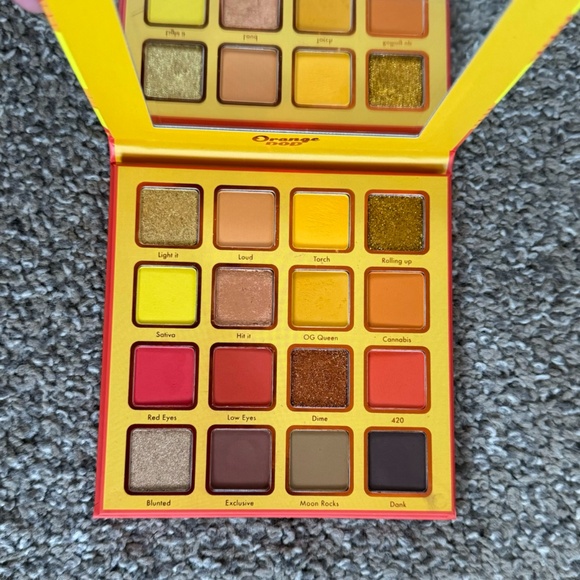 Kara Beauty "Orange Pop" eyeshadow palette - Picture 2 of 7